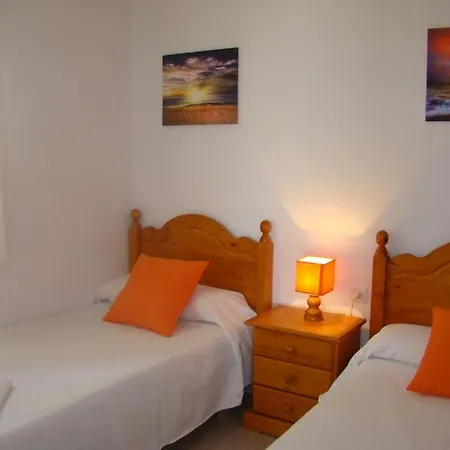 Mara - Semi Detached With Sea Views Willa